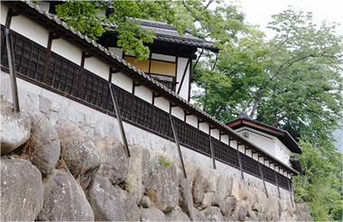 石垣と土塀